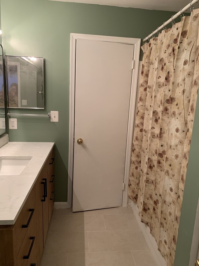 Building Photo - 14053 Vista Dr