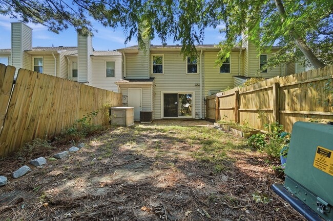 Building Photo - 5260 Settlers Park Dr