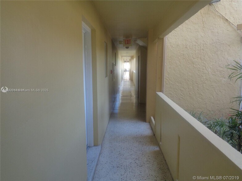 Building Photo - 2690 SW 22nd Ave