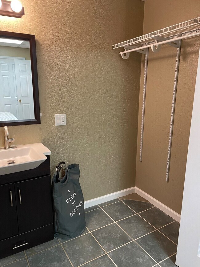 Building Photo - 176 Schools Dr