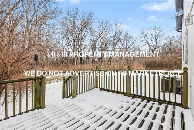 Building Photo - 2900 E Red Bridge Rd