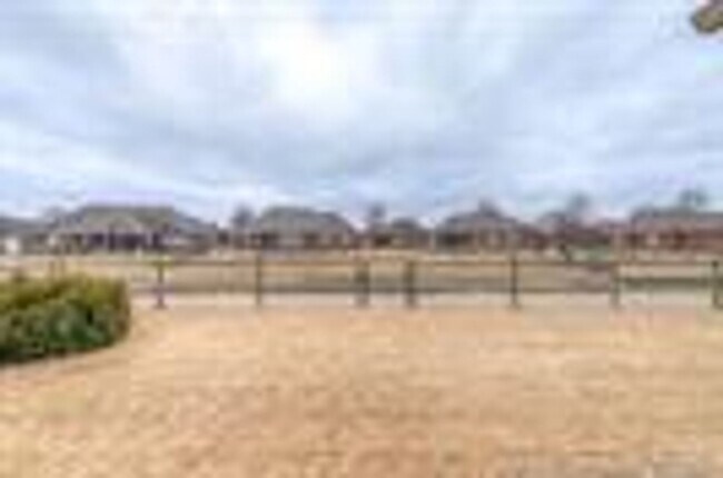 Building Photo - Well maintained home in a great location within Prestin lakes.