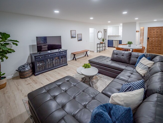 Building Photo - Fully Furnished Minutes from the Beach Newly Remodeled 2 Bedroom Move in Ready!