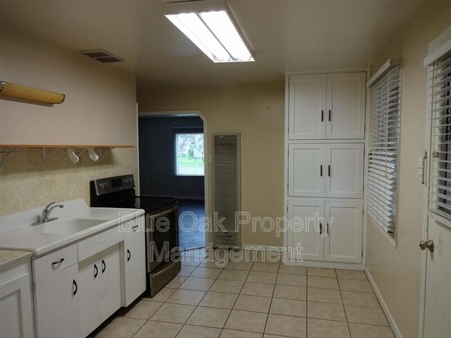 Building Photo - 1187 Warner St