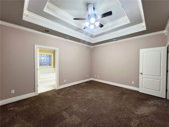 Building Photo - 6517 Tall Oaks Loop S