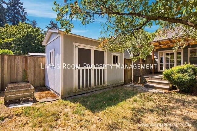 Building Photo - 2614 NE 33rd Ave