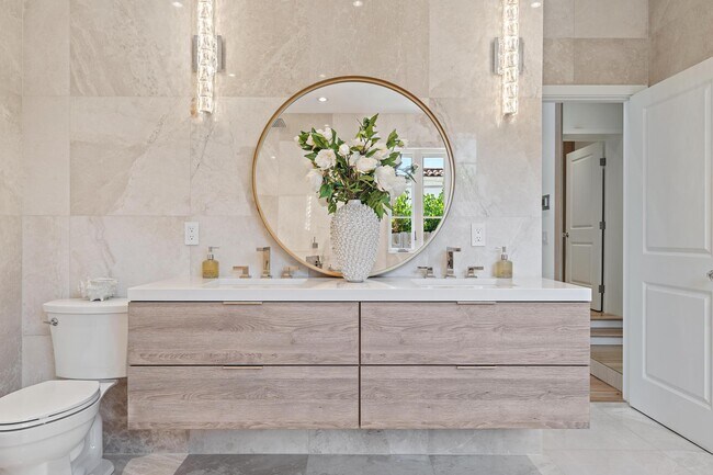 Building Photo - 306 Cordova Rd