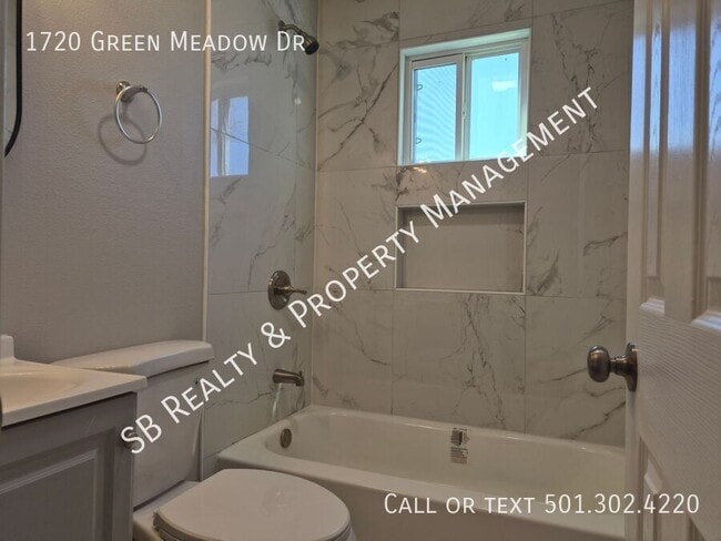 Building Photo - 1720 Green Meadow Dr