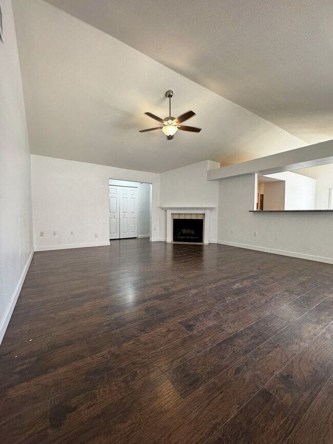 Building Photo - Stylishly Updated 3-Bedroom Home in Prime ...