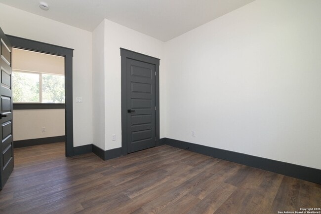 Building Photo - 207 Loretta Pl