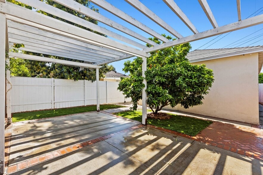 Building Photo - 19403 Welby Way