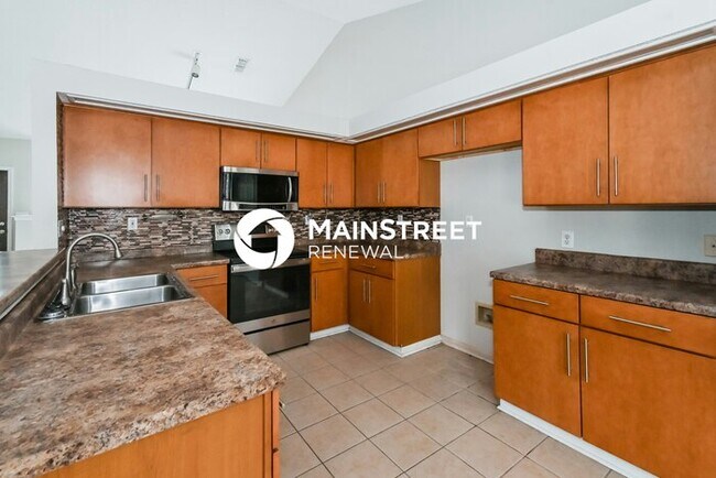 Building Photo - 4 Bedroom Pet-Friendly Home in MEMPHIS, TN with Main Street Renewal