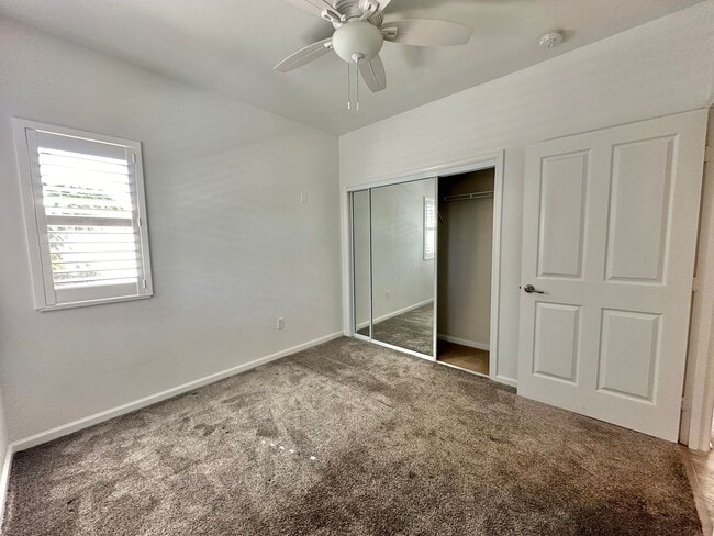 Building Photo - Newly Renovated 2 Bedroom / 1 Bathroom  Un...