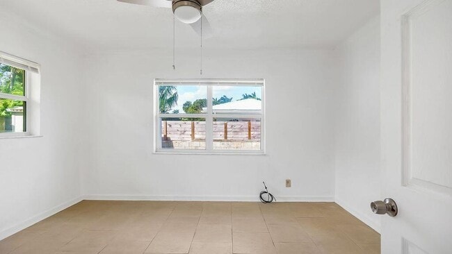 Building Photo - 2207 NE 33rd Ave
