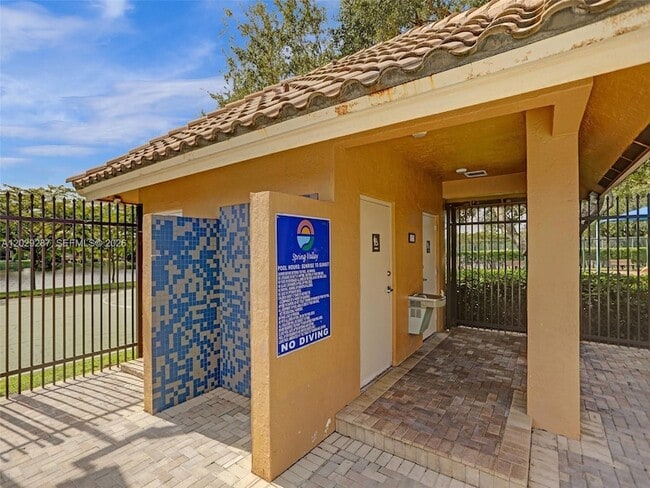 Building Photo - 16541 NW 5th St