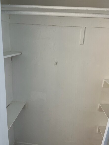 Building Photo - 5553 NW 32nd Ave