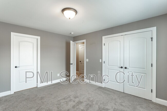 Building Photo - 7725 Peppertree Dr