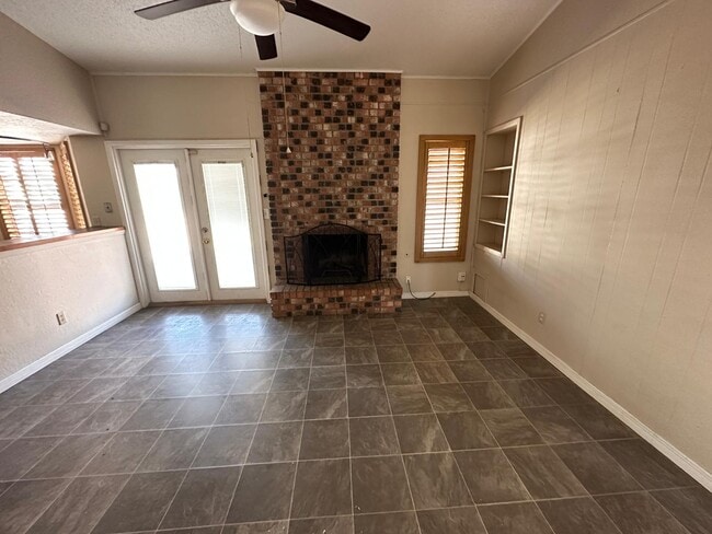 Building Photo - 5021 Dearborne Dr