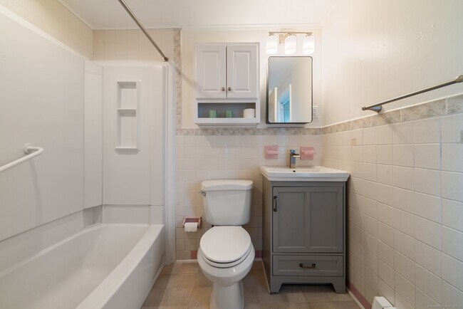 Building Photo - 46 Elaine Rd