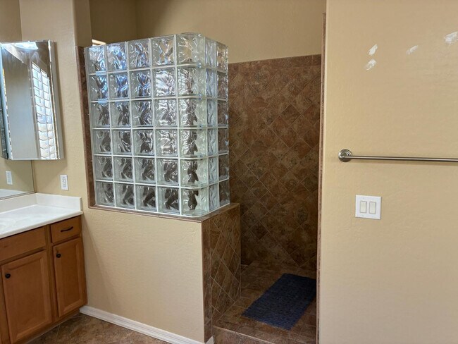 Building Photo - 20973 W Cora Vista