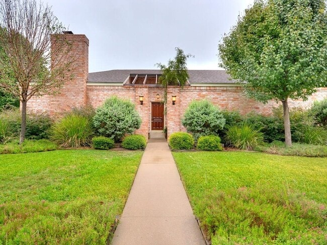 Building Photo - 4700 Trail W Dr