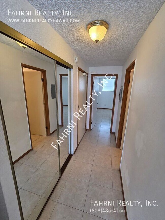 Building Photo - 2211 Ala Wai Blvd