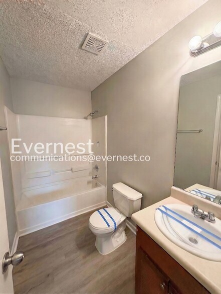 Building Photo - 8665 Thomas Rd