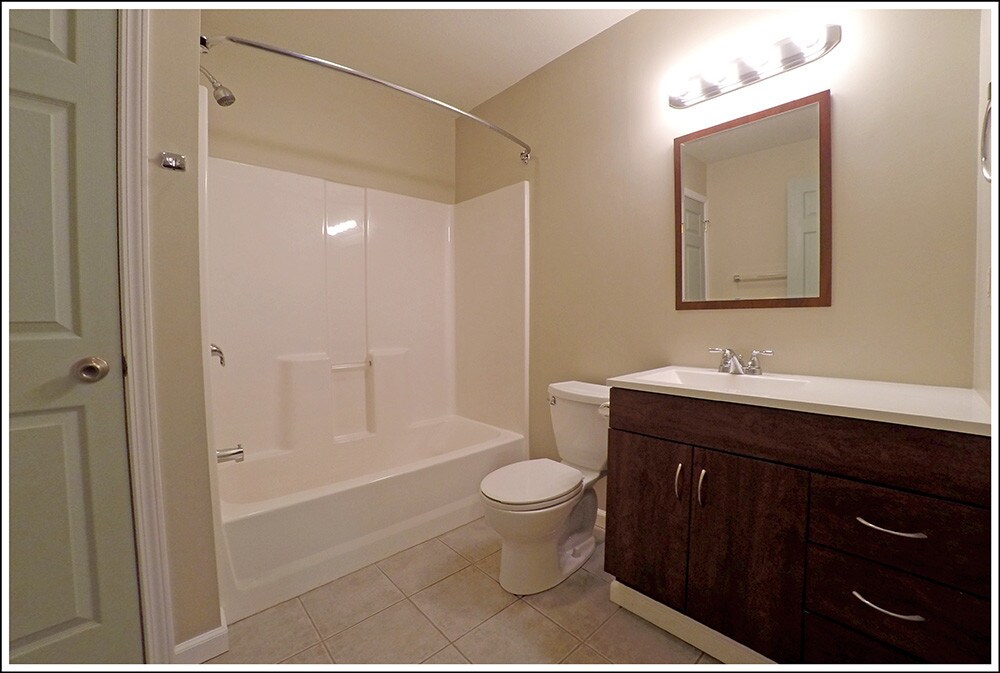 Bathroom - 518 Main St