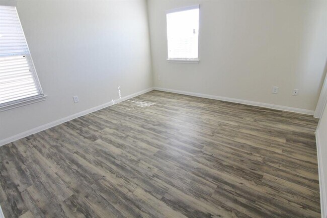 Building Photo - 6259 Brenwood Cir