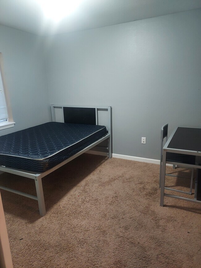 back bedroom - 158 Colorado St