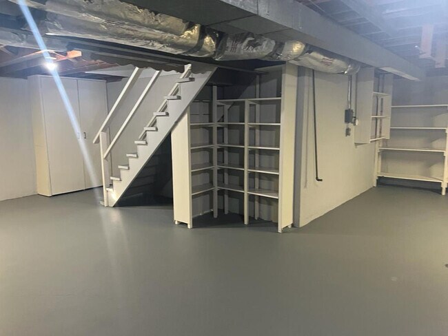 Building Photo - 6537 N Knox Ave