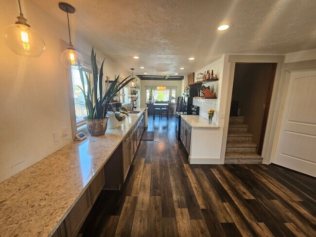Building Photo - Beautiful Home in the Spokane