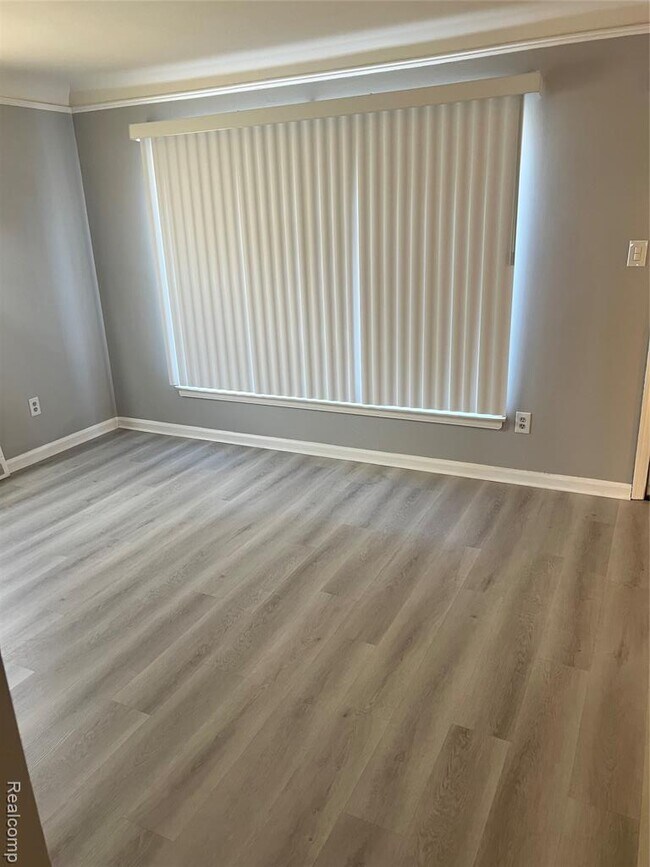 Building Photo - 18558 Woodland St