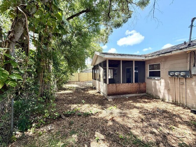 Building Photo - 15657 Waverly St