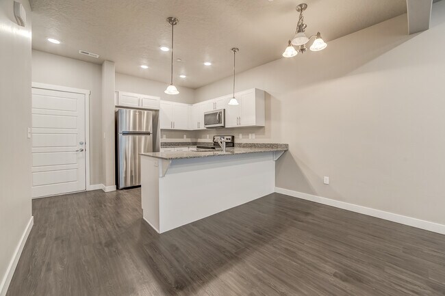 Building Photo - 624 E 300 N