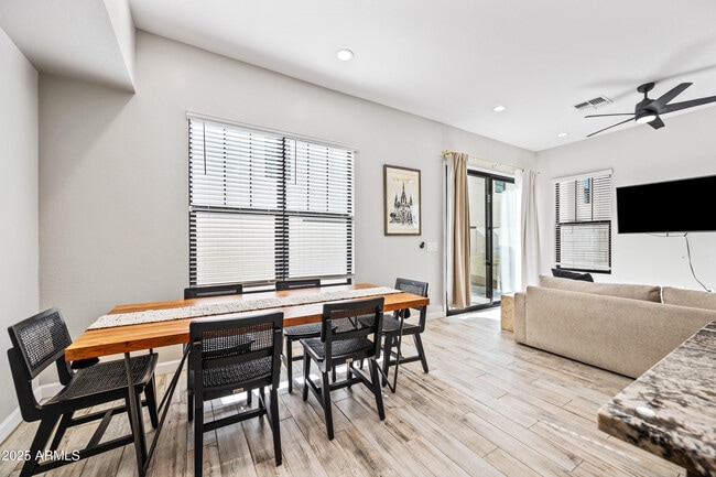 Building Photo - 4827 E Village Dr