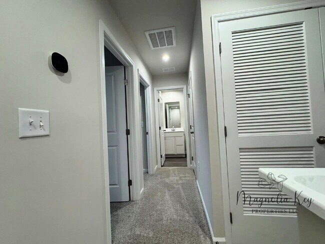 Building Photo - New 3 bed 2.5 bath Townhouse in Forestbrook