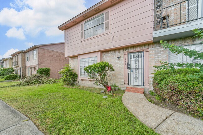 Building Photo - 7059 Chasewood Dr