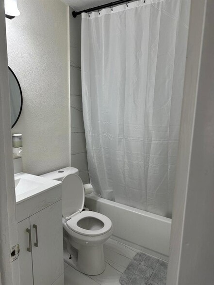 Building Photo - 5131 SW 6th St