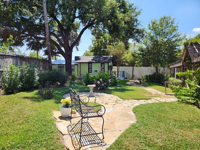 Building Photo - 1308 E Washington Ave