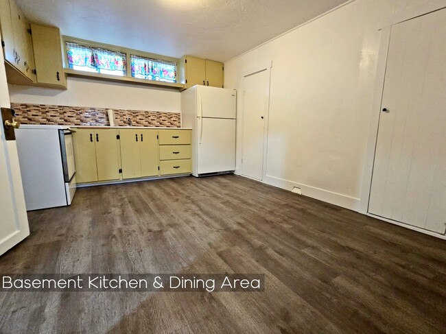 Building Photo - Adorable Centrally Located, Renovated Home...