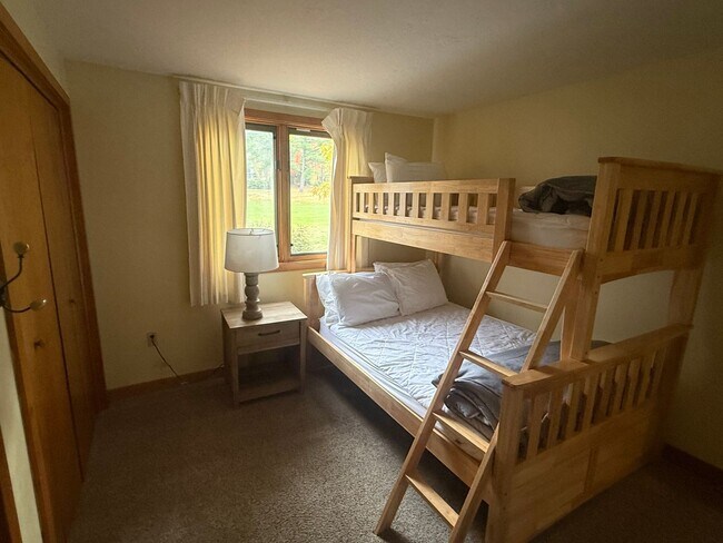 Building Photo - WINTER RENTAL - Cozy Condo in Gilford