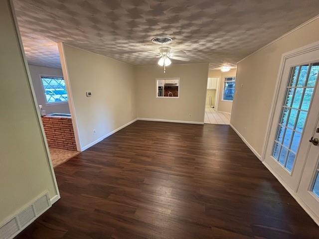 Building Photo - 1303 Park Center St