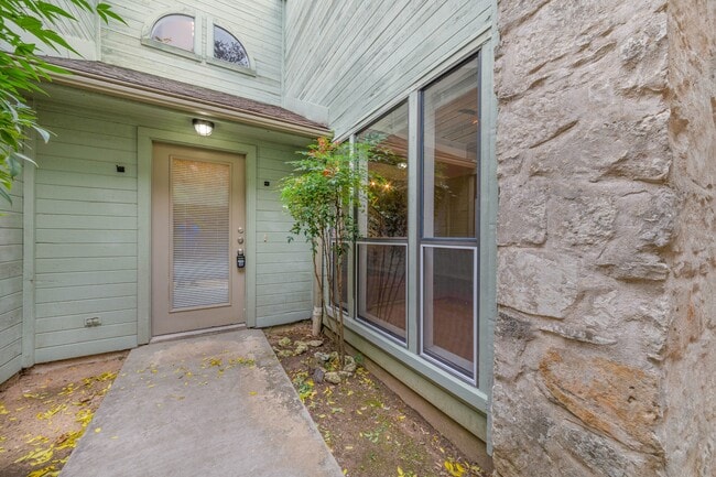 Building Photo - 6504 Cat Creek Trail
