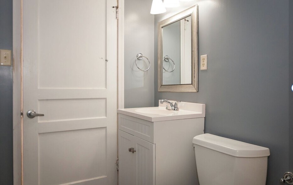 Building Photo - 104 Bingham Ave