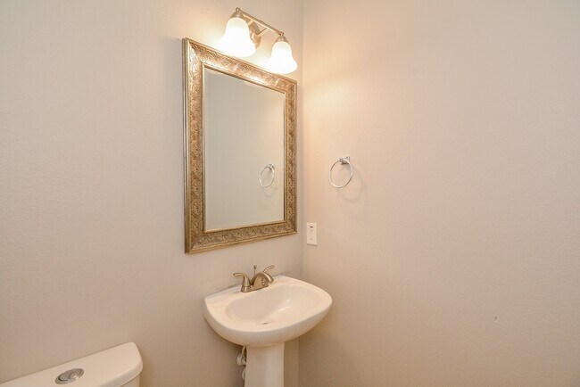 Building Photo - 16021 Summerville Lake Dr