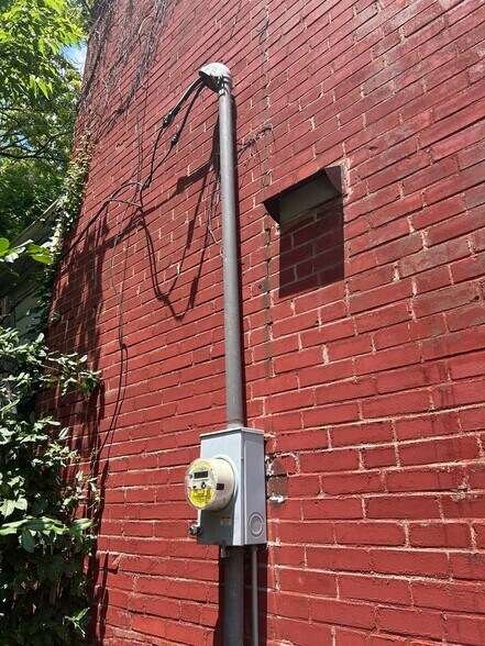 Building Photo - 563 N 24th St