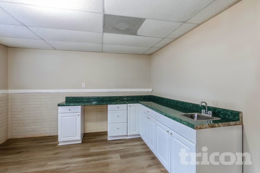 Building Photo - 115 Victor Ln