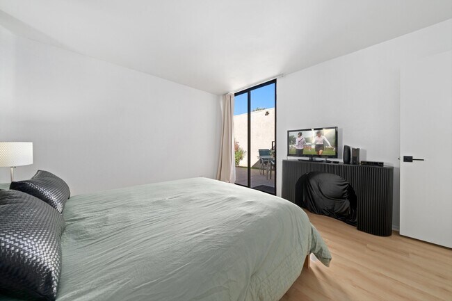 Building Photo - 73947 Saquaro Ct