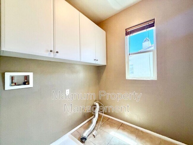 Building Photo - 28853 Sarasota Way